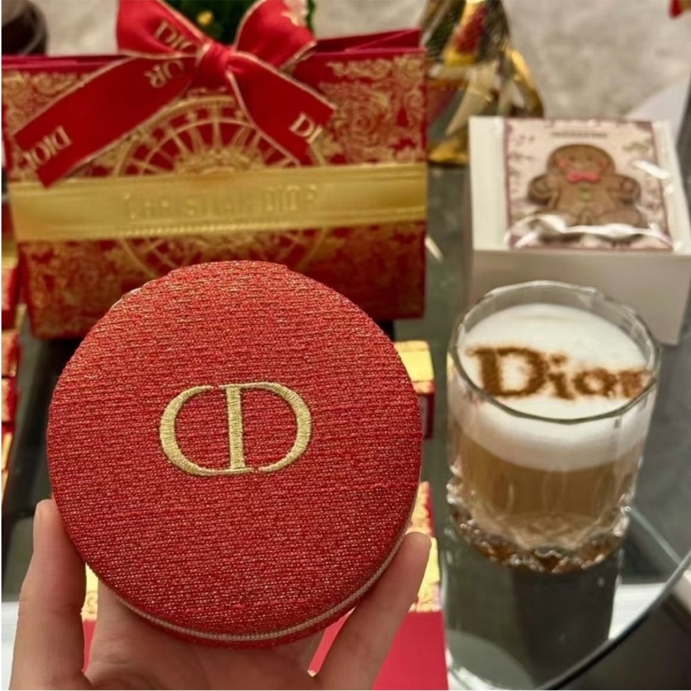 Dior beauty gift cosmetic case - Picture 3 of 11